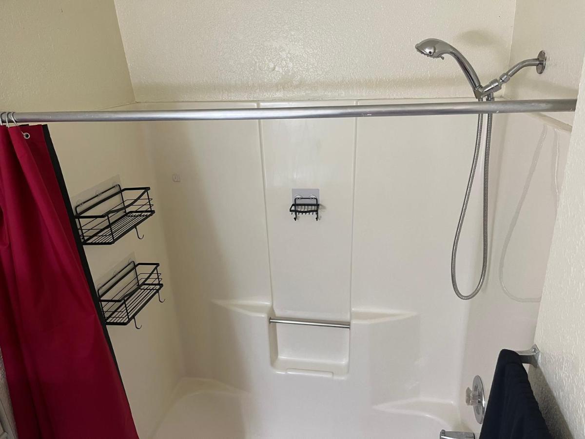 Cozy 1 Bed ~ Close To Soaring Eagle And Downtown Mount Pleasant Bagian luar foto