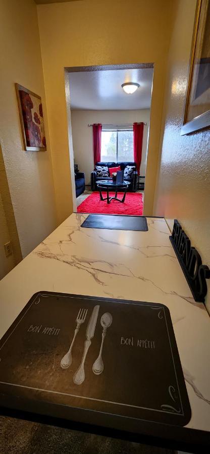 Cozy 1 Bed ~ Close To Soaring Eagle And Downtown Mount Pleasant Bagian luar foto