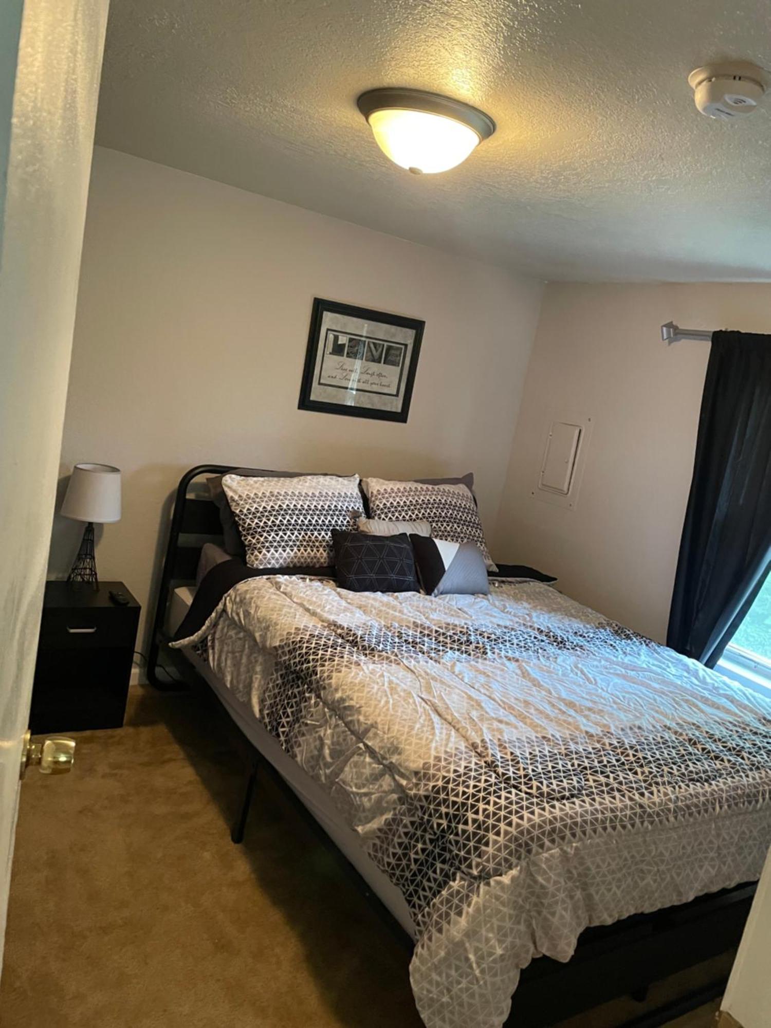 Cozy 1 Bed ~ Close To Soaring Eagle And Downtown Mount Pleasant Bagian luar foto